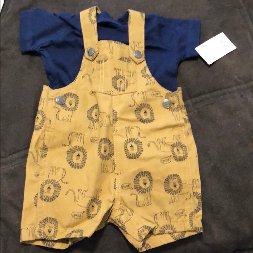 NWT Carter’s 3M two piece overalls.